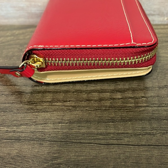 Kate Spade Laurel way Darci wallet. Free key chain.​​ - Picture 4 of 9